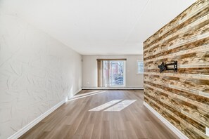 Interior - 2 Bedroom Furnished Apartment. Downtown Strathmore. (Strathmore)