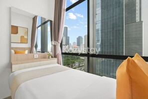 Apartment, 3 Bedrooms, City View | Meja, ruang kerja komputer riba, seterika/papan seterika, Wi-fi percuma 