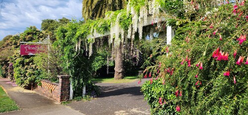 Tasmanian Retreat in Heritage Garden of Scottsdale w/Restaurant onsite (Unit4)