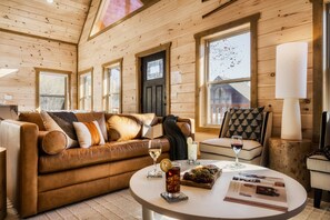 Smart TV, fireplace - Pool + Theater + Arcade Cabin | 3 King Suites (Sevierville)