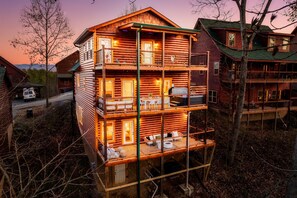 Exterior - Pool + Theater + Arcade Cabin | 3 King Suites (Sevierville)
