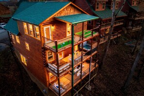 Exterior - Pool + Theater + Arcade Cabin | 3 King Suites (Sevierville)
