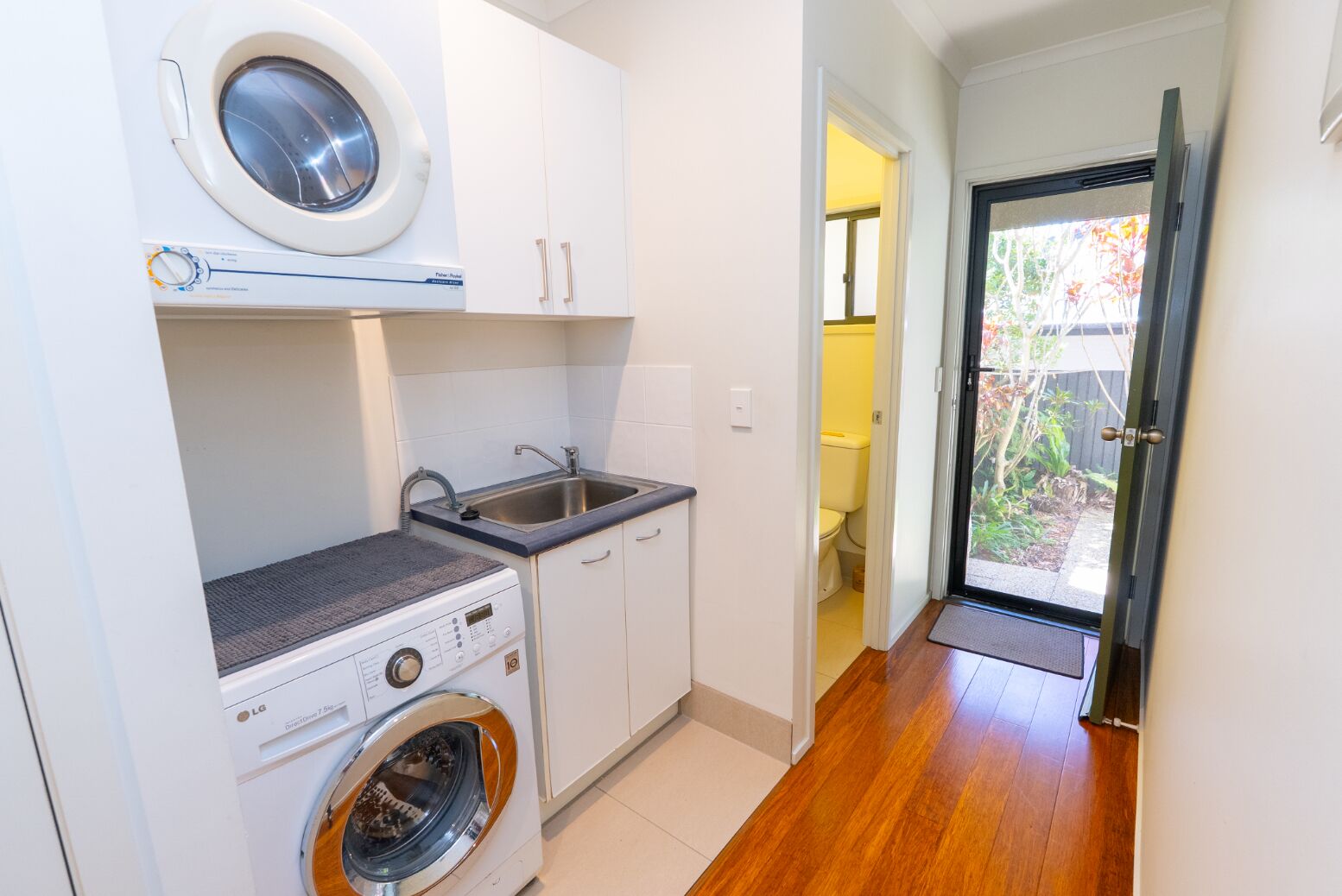 المنشأة من الداخل