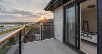 Modern 3BR Townhome in Seton with Garage + Balcony