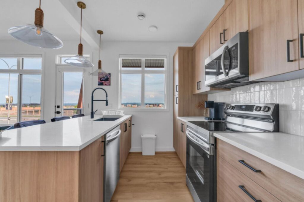 ثلاجة، ميكروويف، فرن، موقد طهي مسطح