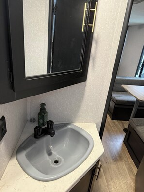 Håndklær og toalettpapir