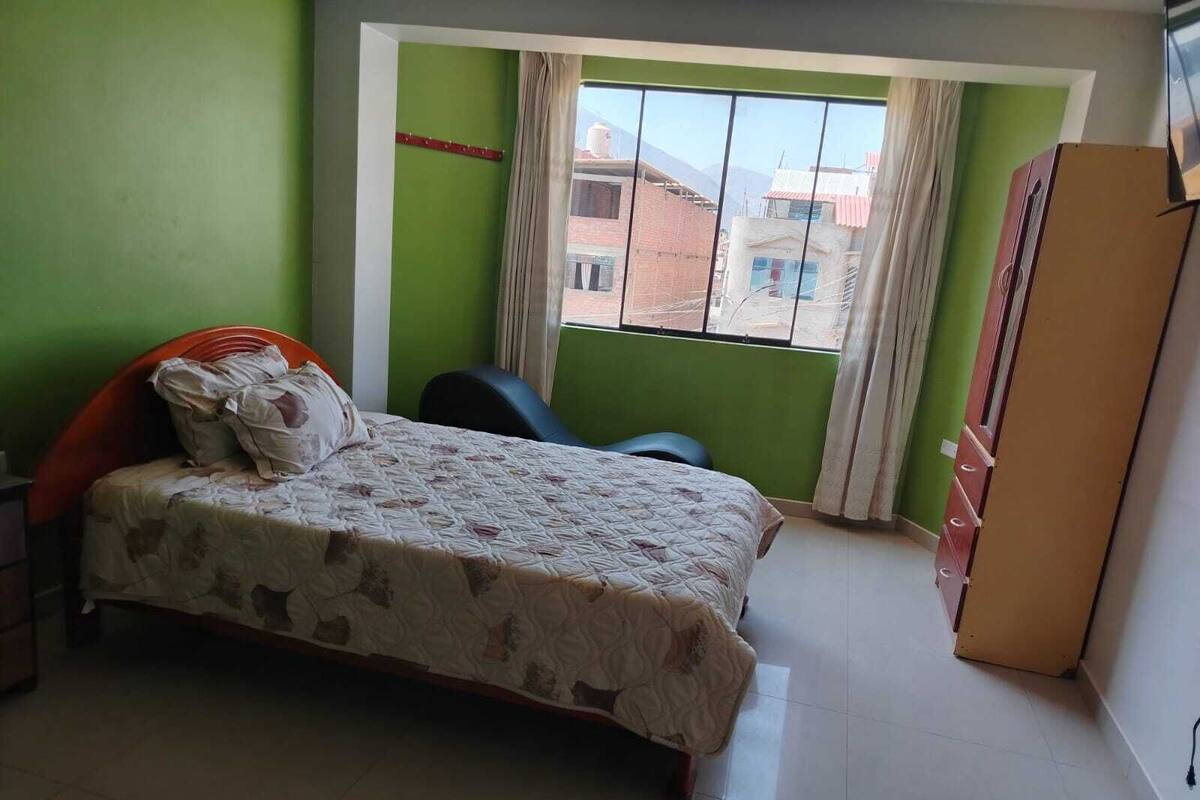 Habitación individual económica | Escritorio y wifi gratis