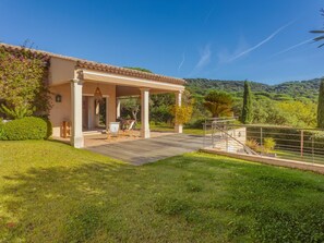 Terrace/patio - 4 bedroom villa - swimming pool - Air conditioning - Tennis - Parking (La Croix Valmer)