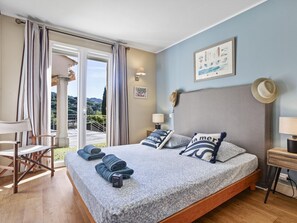 4 habitaciones, tabla de planchar con plancha, internet y ropa de cama