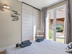 4 bedrooms, iron/ironing board, Internet, bed sheets - 4 bedroom villa - swimming pool - Air conditioning - Tennis - Parking (La Croix Valmer)