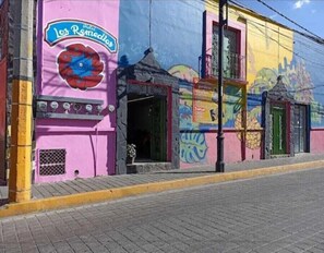 Vista frontal de la propiedad