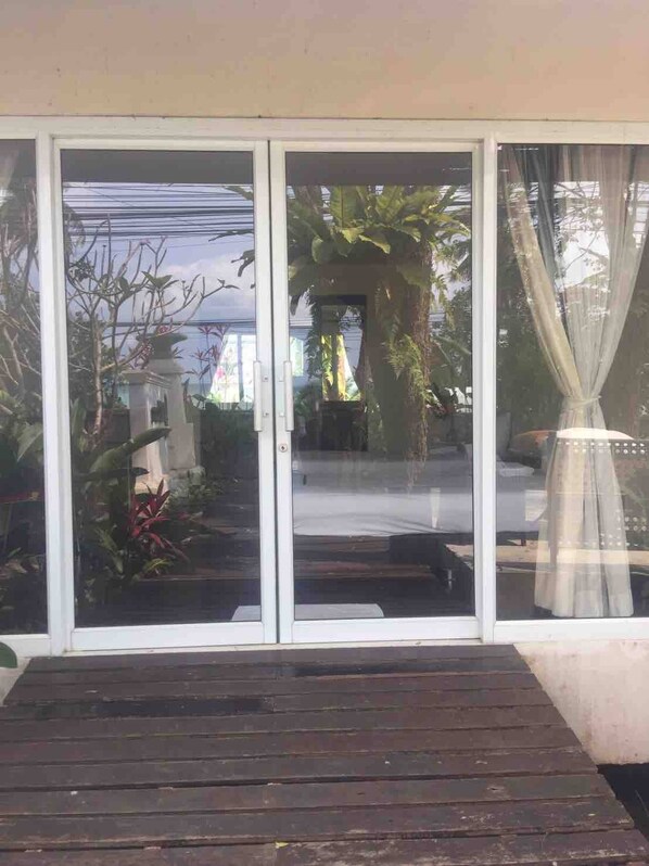 تفاصيل الفندق من الخارج