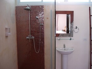 Chambre, 1 chambre, fumeur, balcon | Salle de bain