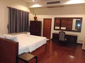 Room, 2 Bedrooms, Smoking | 2 bedrooms