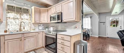 Mikroaaltouuni, uuni, liesi, astianpesukone