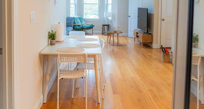 Spacious 4-bedroom house with 1 free parking spot in charming Cambridge/Boston