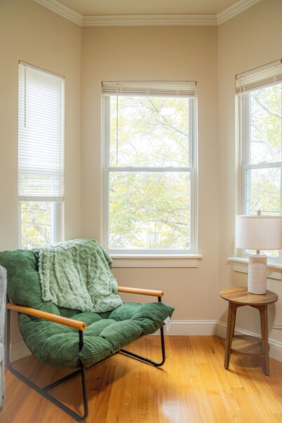 Spacious 4-bedroom house with 1 free parking spot in charming Cambridge/Boston