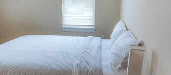 Spacious 4-bedroom house with 1 free parking spot in charming Cambridge/Boston