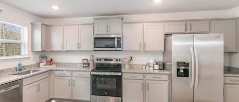 Mikrowelle, Ofen, Herdplatte, Geschirrspüler