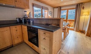 Fridge, microwave, oven, dishwasher - Apartments for 8 People (Les Allues)