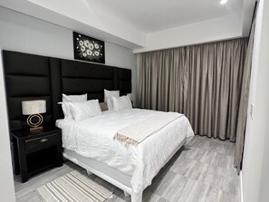 3 habitaciones, tabla de planchar con plancha, wifi y ropa de cama 