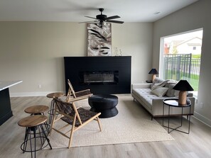 Living area - Amazing 3-bedroom townhome with AC in Wichita (Wichita)