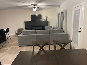 Living area - Amazing 3-bedroom townhome with AC in Wichita (Wichita)