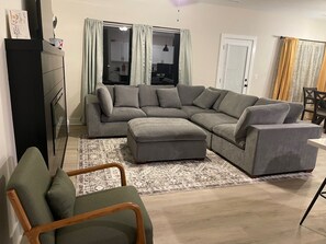 Living area - Amazing 3-bedroom townhome with AC in Wichita (Wichita)