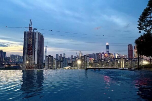 Outdoor pool - M Vertica Residence by Dynasty (Kuala Lumpur)