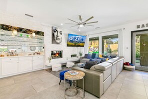 TV, fireplace, video games, ping pong - Back Stage Villa7BR/Gameroom (Indio)