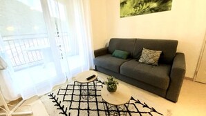 Living area - Apartments for 5 People (Avene)