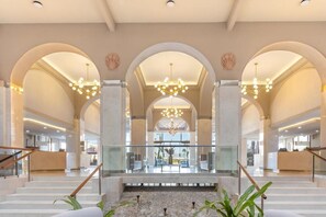 المنشأة من الداخل