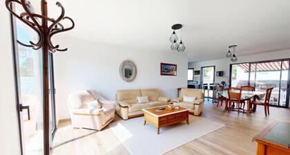 House in Saint-hilaire Near Beaches