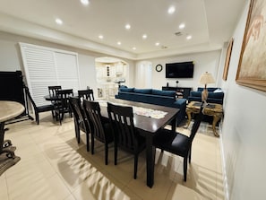 Dining - New House Near Disneyland (Santa Ana)