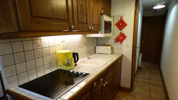 Coffee/tea maker, dishwasher, cookware/dishes/utensils - Apartment in Foret des Rennes Near Skiing (Villard-sur-Doron)