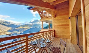 Outdoor dining - Apartment in Saint-jean With Ski-in Access (Saint-Jean-dʼAulps)