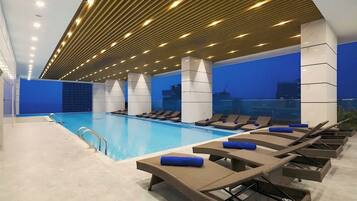 Kolam renang tertutup