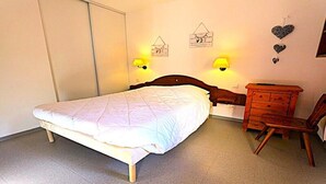 Unclassified image, 2 of 3, button - Pleasant One-bedroom Apartment With Large Balcony, Sleeps 4/6 (Vallouise-Pelvoux)