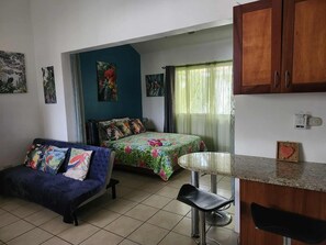 Living area - A tropical beach is a three-minute walk away (Playas Del Coco)