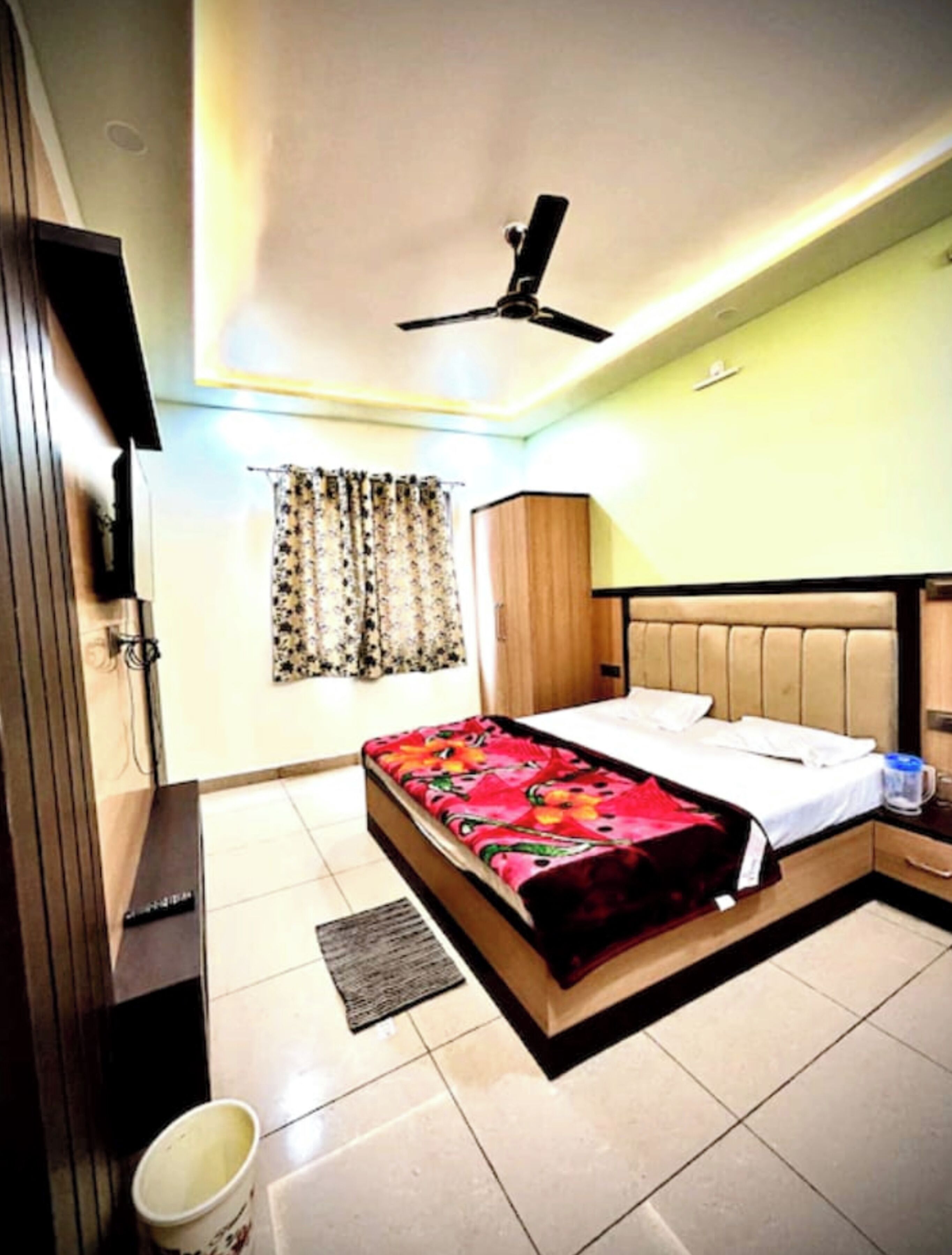 Allergitestet sengetøy, skrivebord, lydisolert og wi-fi (inkludert)