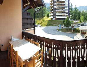 Balcony - Apartment in Vars Risoul Near Ski Slopes (Vars)