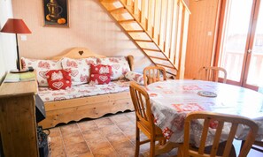 Interior - 2-room Cabin + Mezzanine, Sleeps 6, West-facing (Valloire)