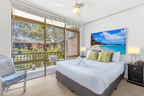 Budget Beachside Ground Floor Resort pool spa @201