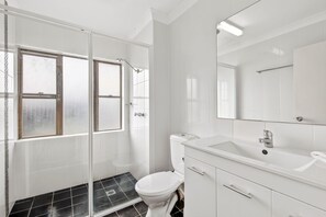 Shower, towels, shampoo