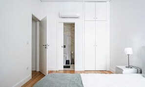 Iron/ironing board, bed sheets - Nomad's Formosa Harmony - 1bed Porto (Porto)