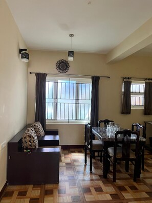 Living area - Essar Cottage (Ootacamund)