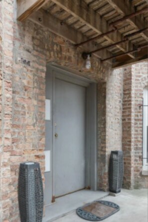 Exterior detail - Chicago 1BR Condo w Free Gated Parking & WiFi (Chicago)