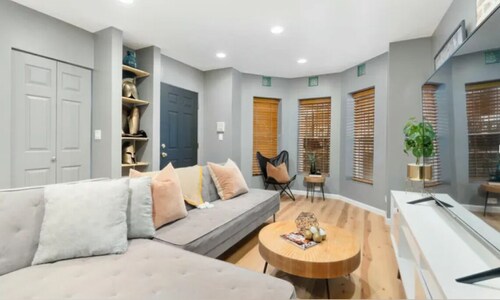 Chicago 1BR Condo w Free Gated Parking & WiFi