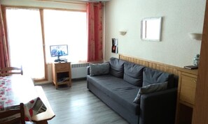 Living area - 2-room Cabin Apartment for 4 People, West-facing, 2 Stars (Valloire)