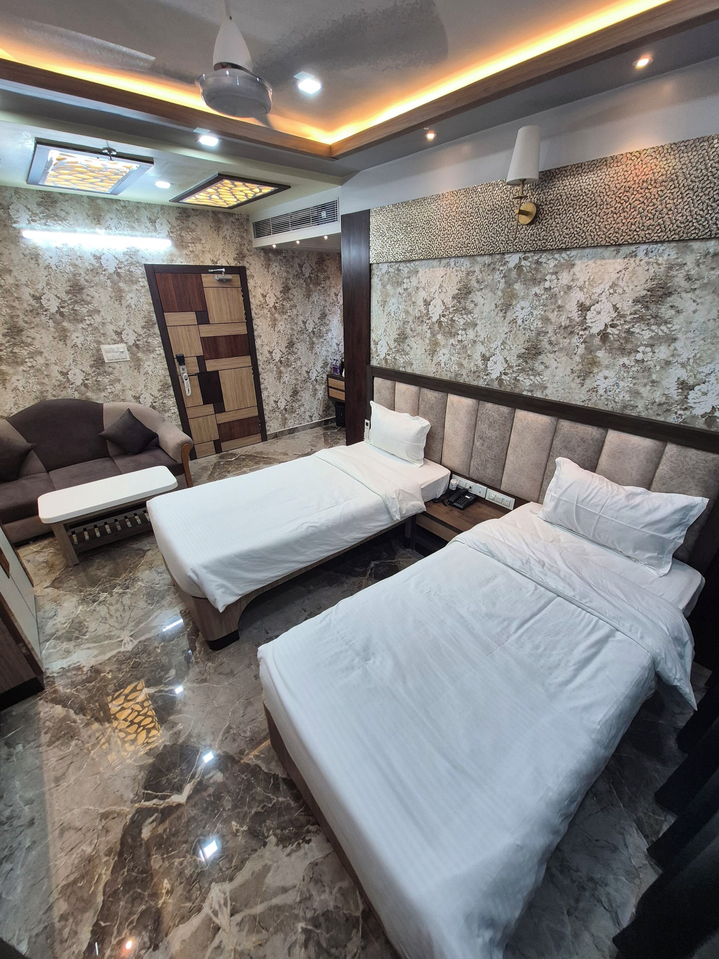 Habitación estándar, balcón, vista a la ciudad | Escritorio, espacio para trabajar con laptop y wifi gratis 